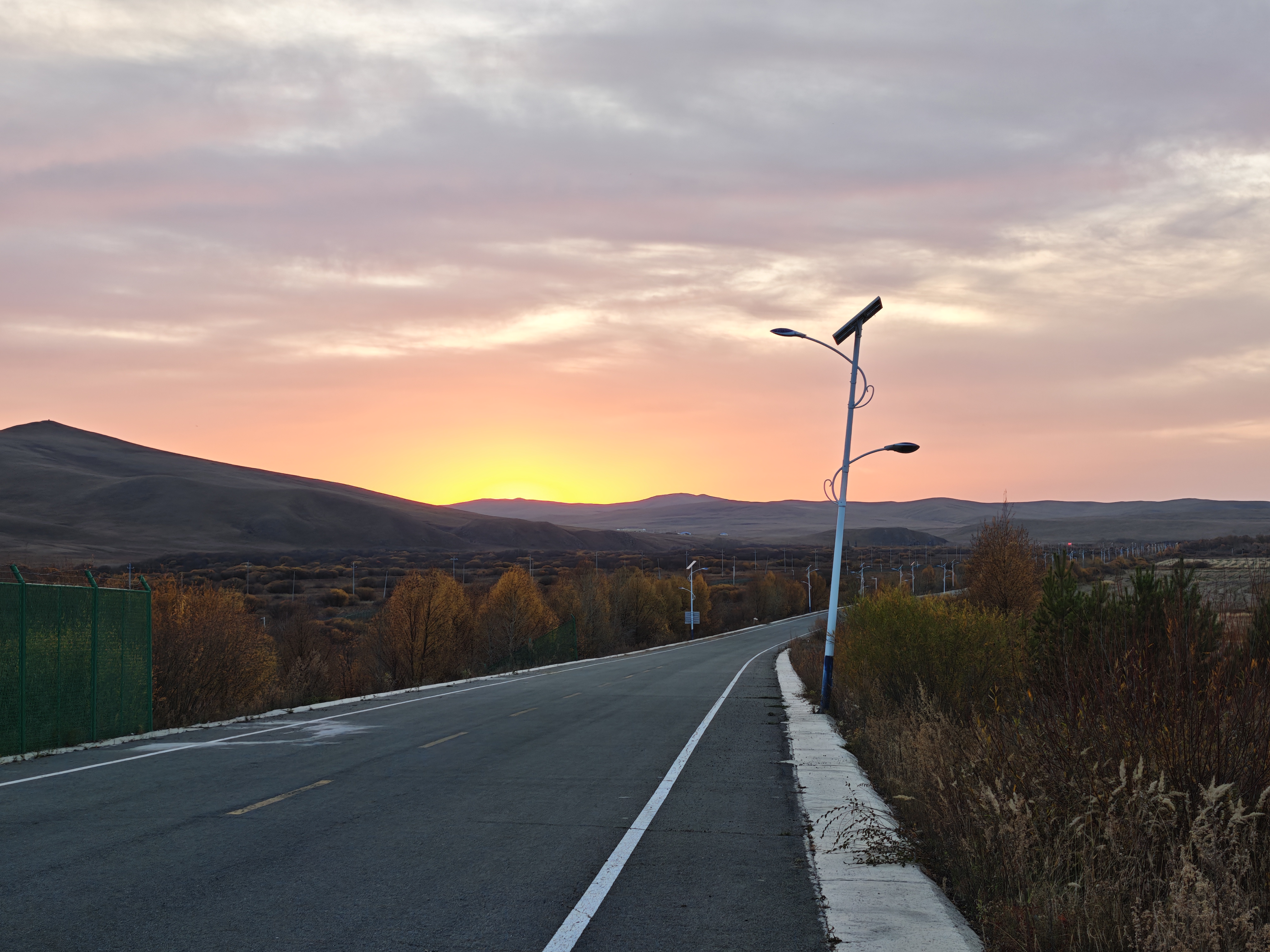 中蒙阿尔山边境眺望